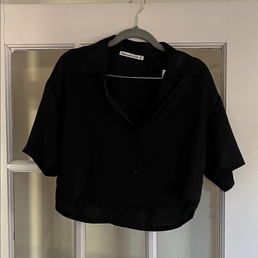 Abercrombie & Fitch Black Cropped Button-Down Shirt